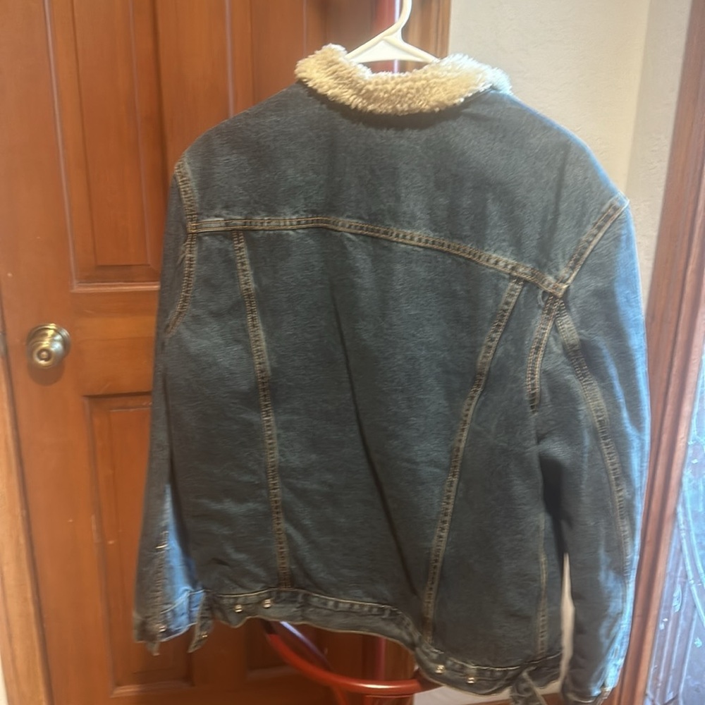 Men’s Levi’s Sherpa  Jean jacket - Picture 2 of 3